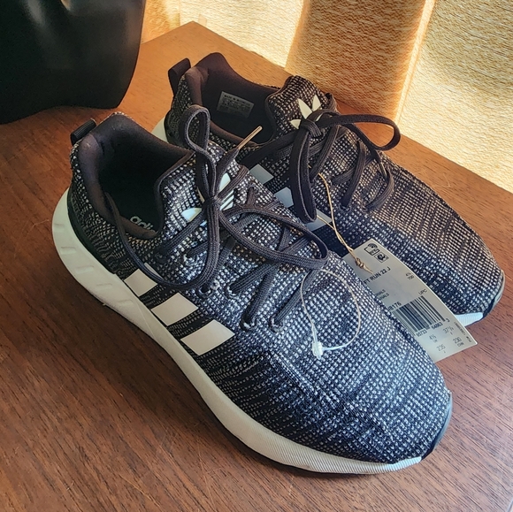 Adidas Women's/youth Swift Run 22 Running Shoes - Picture 9 of 10